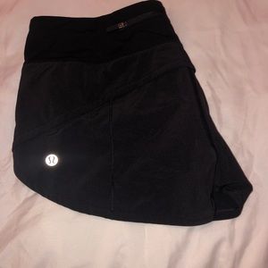 black lulu speed up shorts.